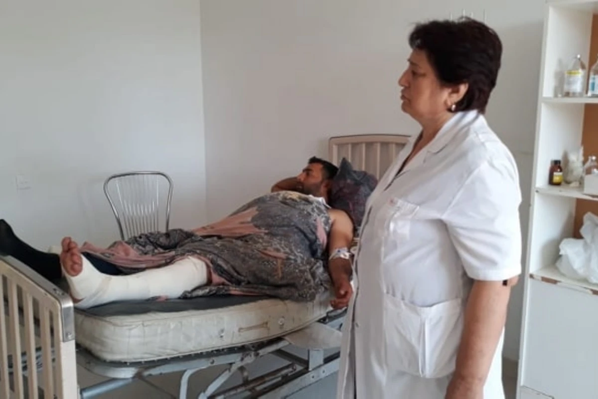 Qonaq getdiyi evdə ilan sancdı - FOTO