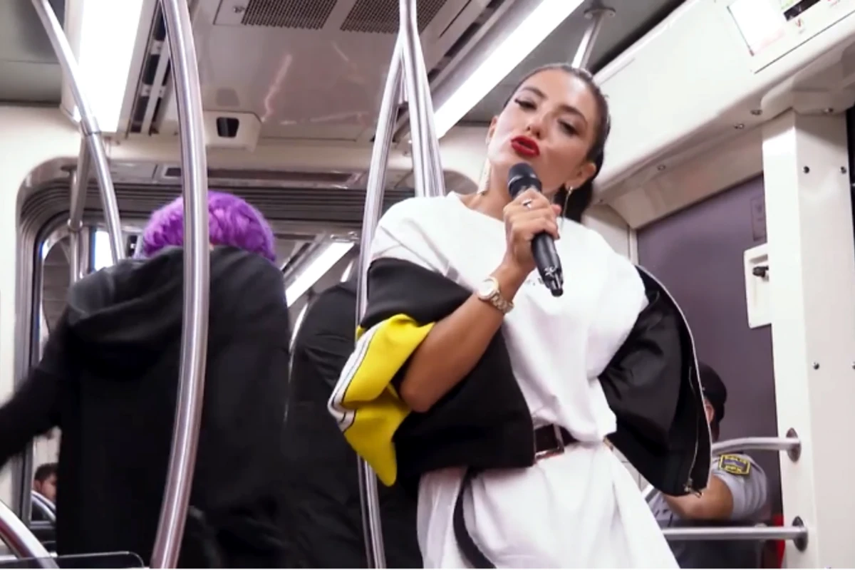 Dilarə Kazımova metroda Dəm olmuşam oxudu - VİDEO
