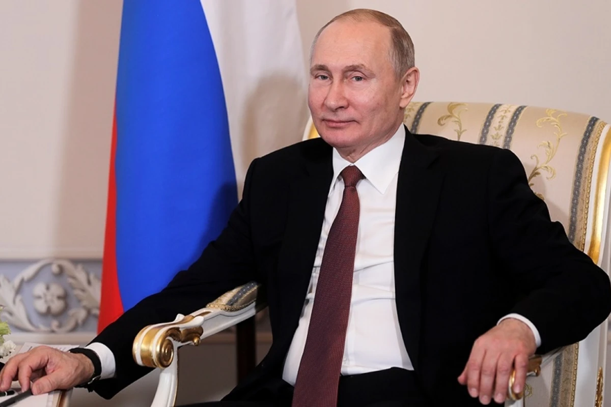 Путин в день рождения повысил себе зарплату