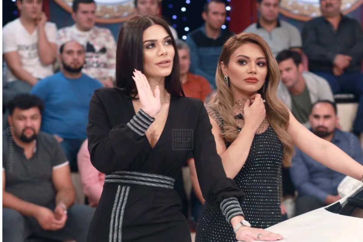 Maşın Şouda yaranan eşq - Aysuna SEVGİ ANONSU - FOTO Maşın Şouda yaranan eşq - Aysuna SEVGİ ANONSU - FOTO