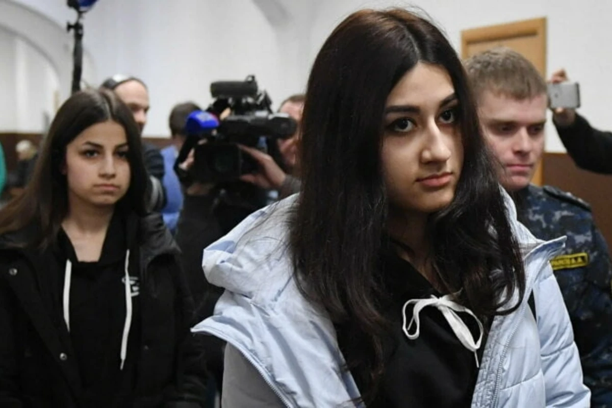 Сестры Хачатурян показали, как убивали отца — ВИДЕО