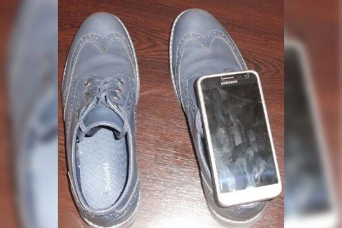 Məhkuma gətirilən ayaqqabının içərisində telefon çıxdı