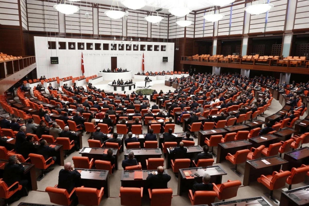 Парламент Турции продлил мандат на проведение операций в Сирии и Ираке