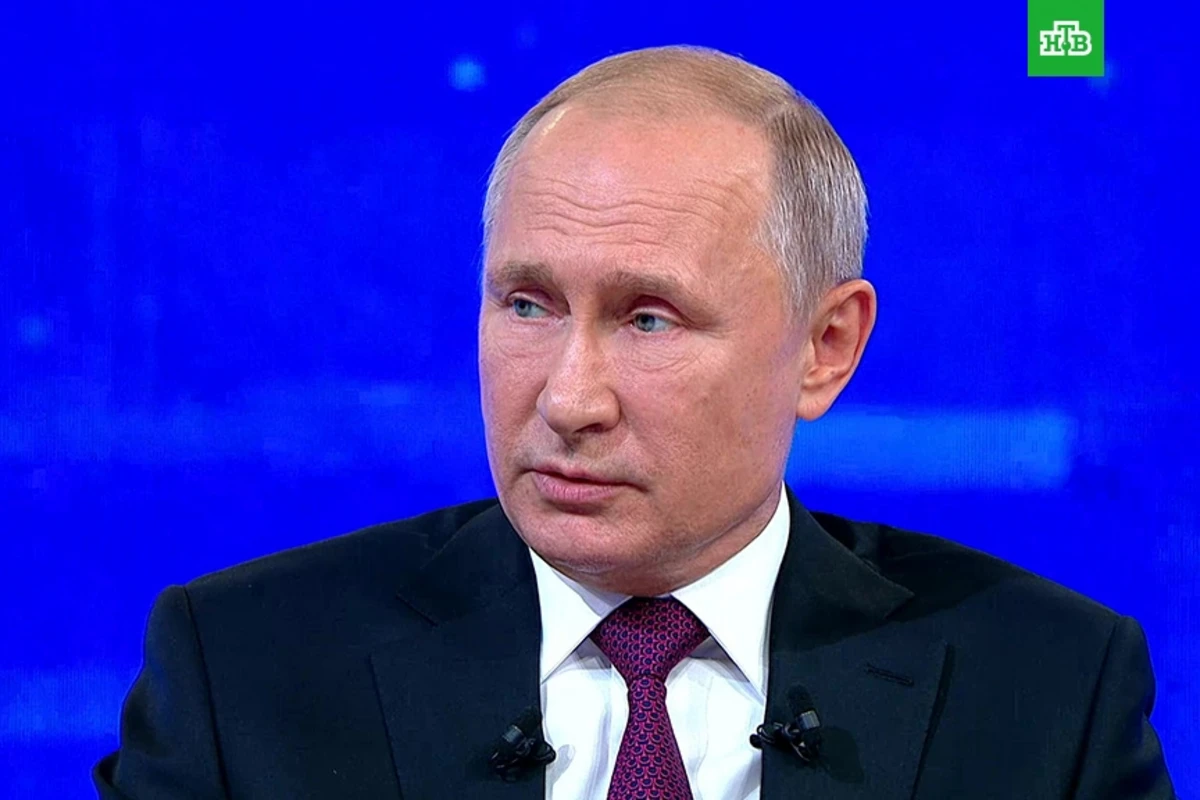 Putin “Azərbaycan” nəşriyyatının baş direktoruna medal verdi Putin “Azərbaycan” nəşriyyatının baş direktoruna medal verdi