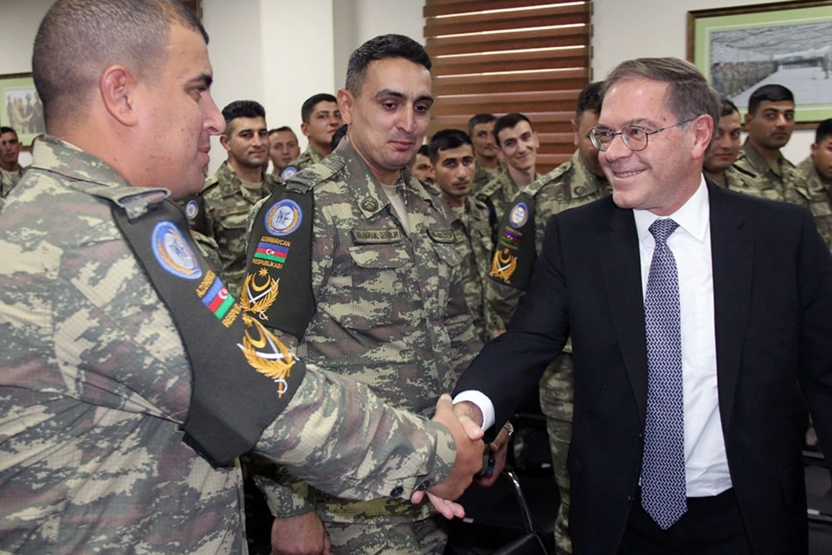 ABŞ səfiri Azərbaycanın hərbi qulluqçuları ilə görüşüb - FOTO ABŞ səfiri Azərbaycanın hərbi qulluqçuları ilə görüşüb - FOTO