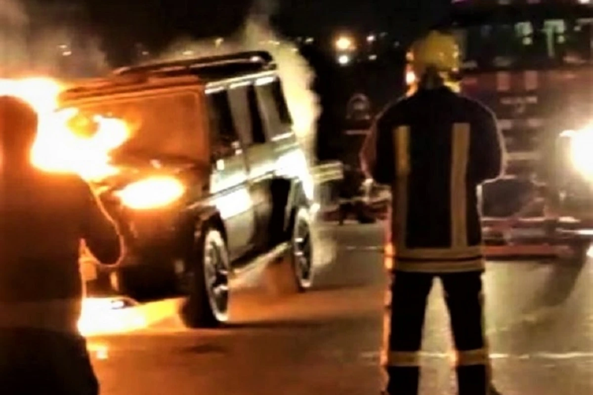 Bakıda Gelandewagen yanıb kül oldu - VİDEO