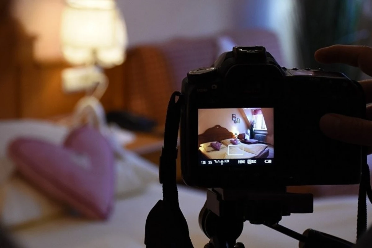14 yaşlı qızının pornoqrafik videolarını çəkib sevgilisinə göndərən ana ilə bağlı məhkəmə qərarı 14 yaşlı qızının pornoqrafik videolarını çəkib sevgilisinə göndərən ana ilə bağlı məhkəmə qərarı