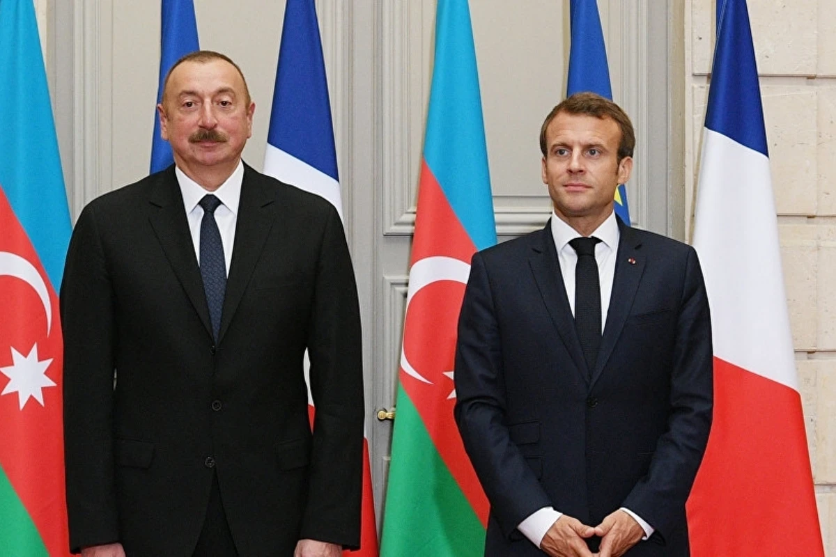 Makron İlham Əliyevə zəng edib xahiş etdi