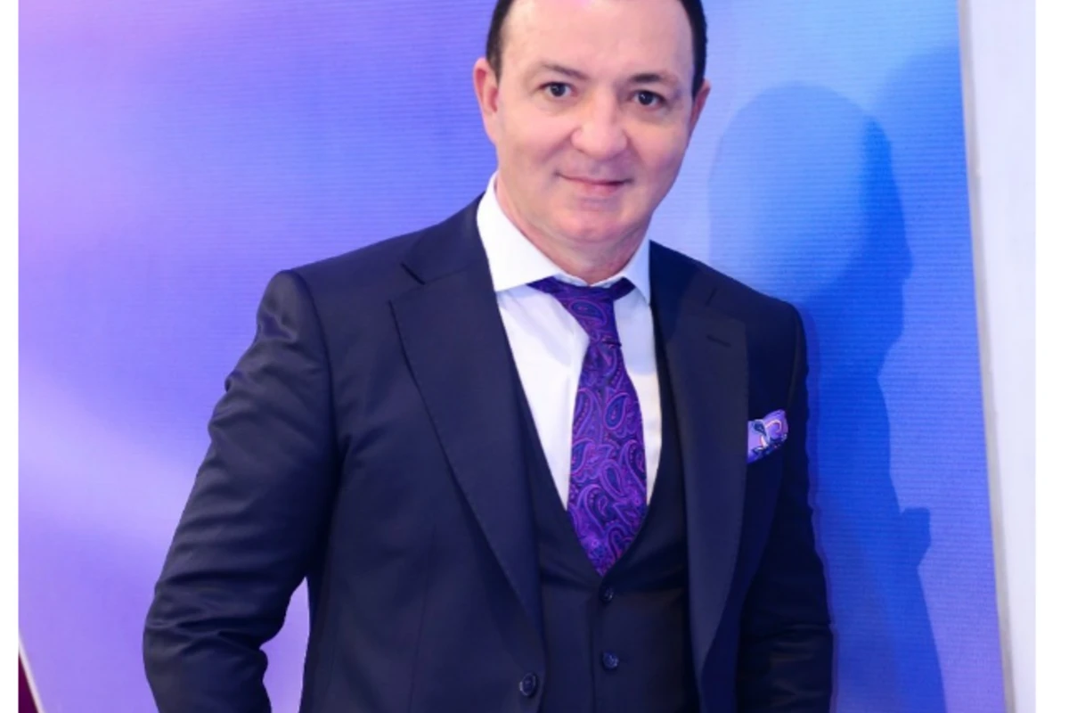 Dünyanın ən bahalı ətirini vururam, heç vaxt mazut iyi gələnin yanında oturmaram - VİDEO Dünyanın ən bahalı ətirini vururam, heç vaxt mazut iyi gələnin yanında oturmaram - VİDEO