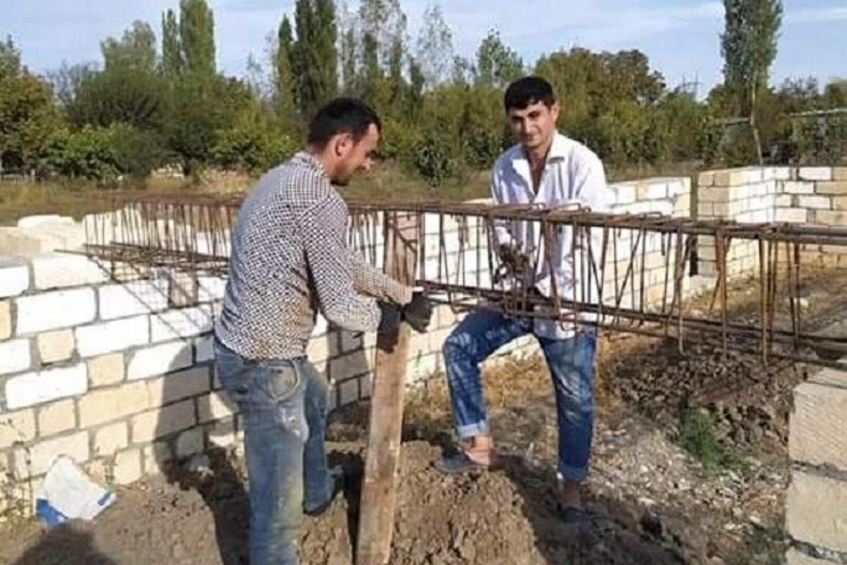 “Vur, komandir, vur”un qəhrəmanı fəhlə işləyir?