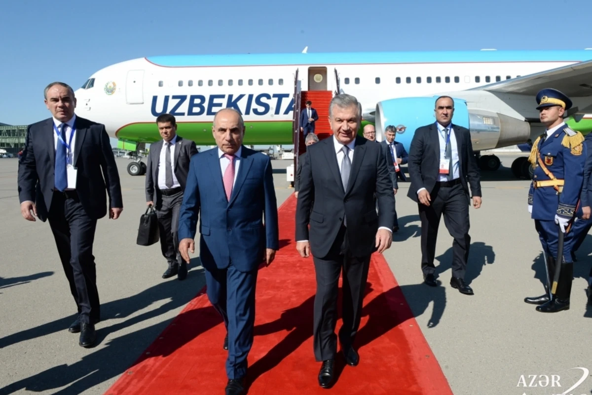 Президент Узбекистана прибыл с визитом в Азербайджан