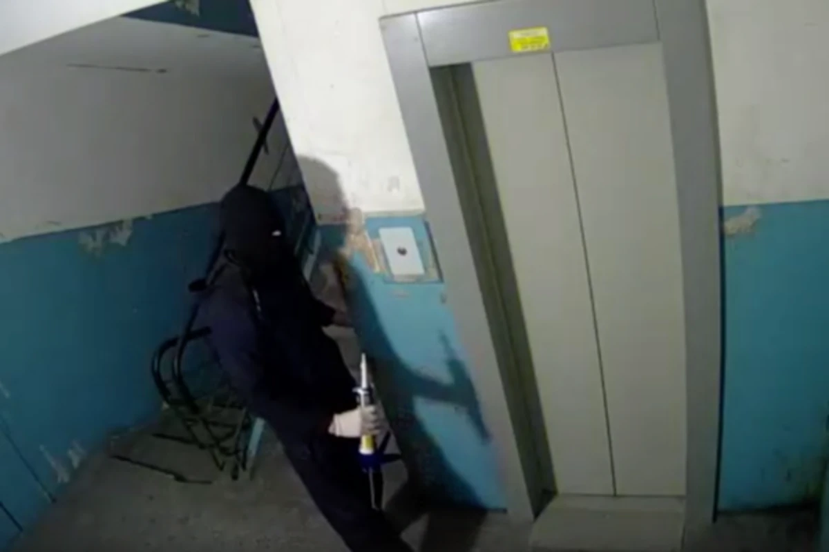 Мужчина замуровал соседа из-за чересчур громкой музыки - ВИДЕО