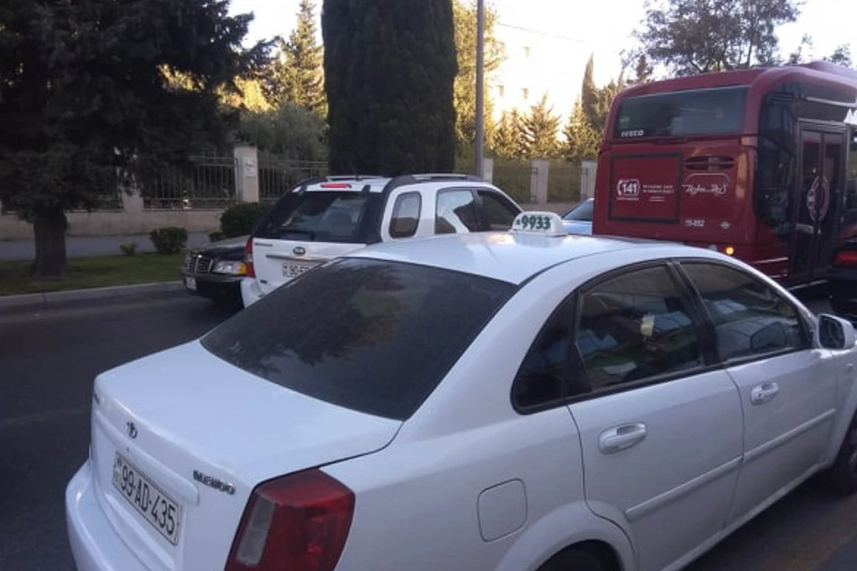 BakuBus avtobusunun iştirakı ilə qəza baş verib - FOTO