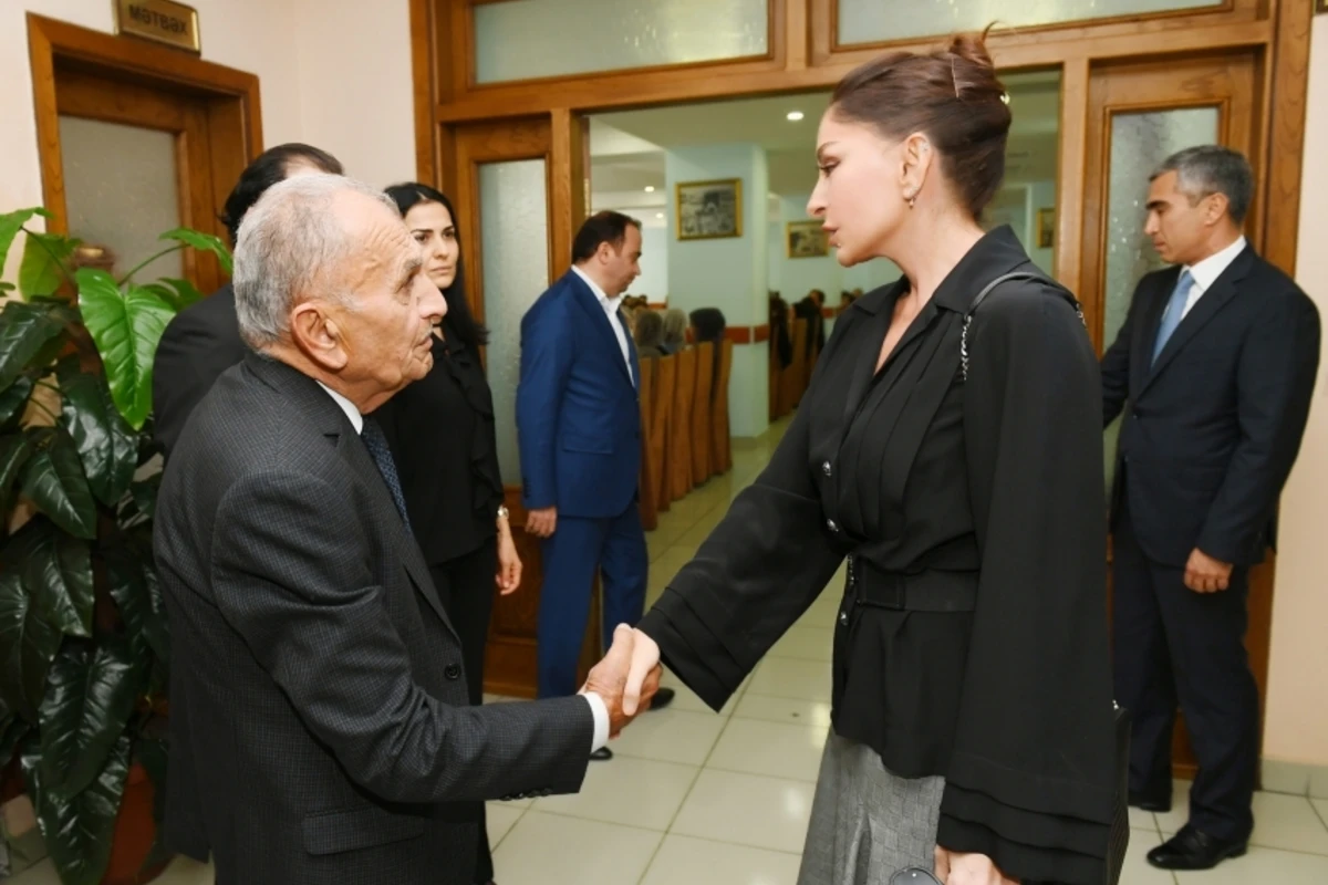 Birinci vitse-prezident Vasim Məmmədəliyevin hüzr mərasimində iştirak edib - FOTO Birinci vitse-prezident Vasim Məmmədəliyevin hüzr mərasimində iştirak edib - FOTO