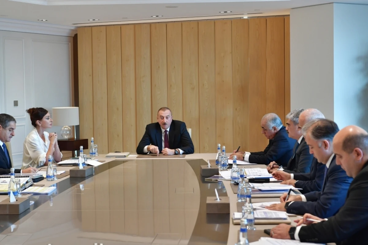 İlham Əliyev: Bu gün iqtidarda olan bəziləri də islahatlara qarşı çıxış edirlər - VİDEO İlham Əliyev: Bu gün iqtidarda olan bəziləri də islahatlara qarşı çıxış edirlər - VİDEO