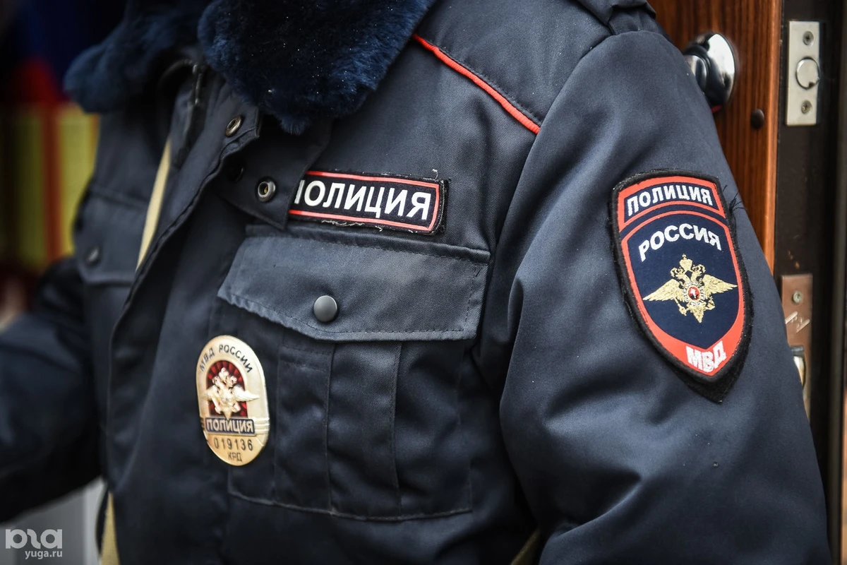 В Дагестане неизвестный ворвался в школу с топором и в маске Джокера