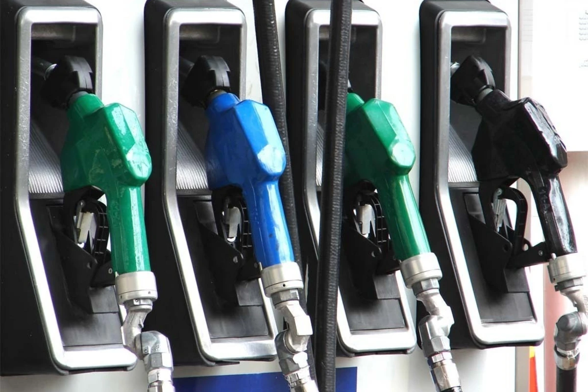 Две АЗС в Баку подключают к источнику газа
