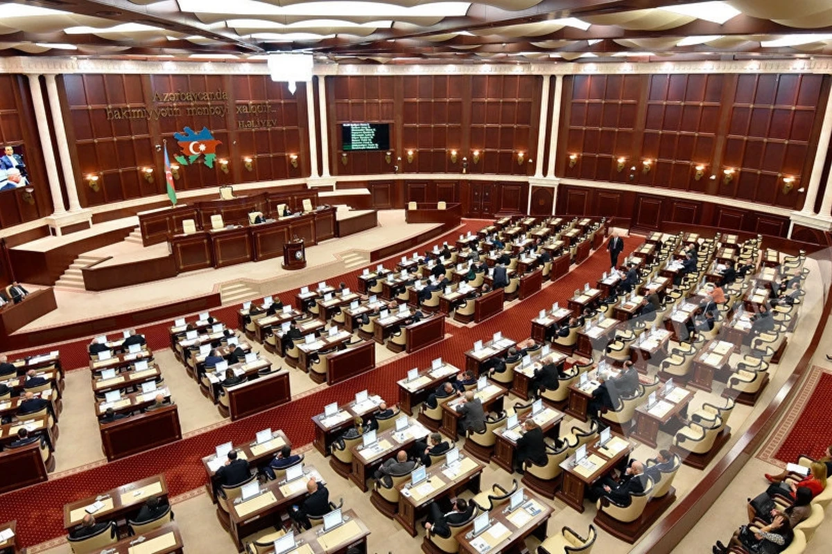 Parlamentdə növbəti plenar iclasın vaxtı məlum oldu