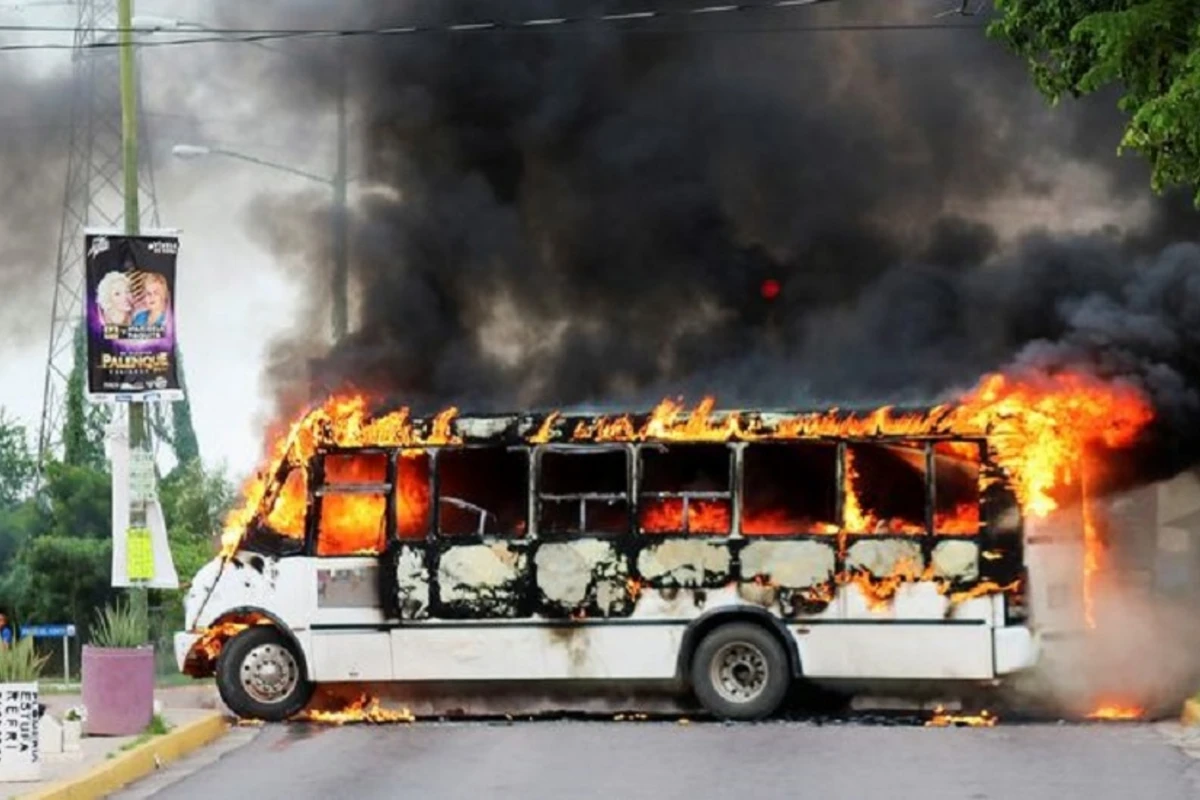 Həbs edilən narkobarona görə şəhəri yandırdılar - Polis sərbəst buraxdı - FOTO Həbs edilən narkobarona görə şəhəri yandırdılar - Polis sərbəst buraxdı - FOTO