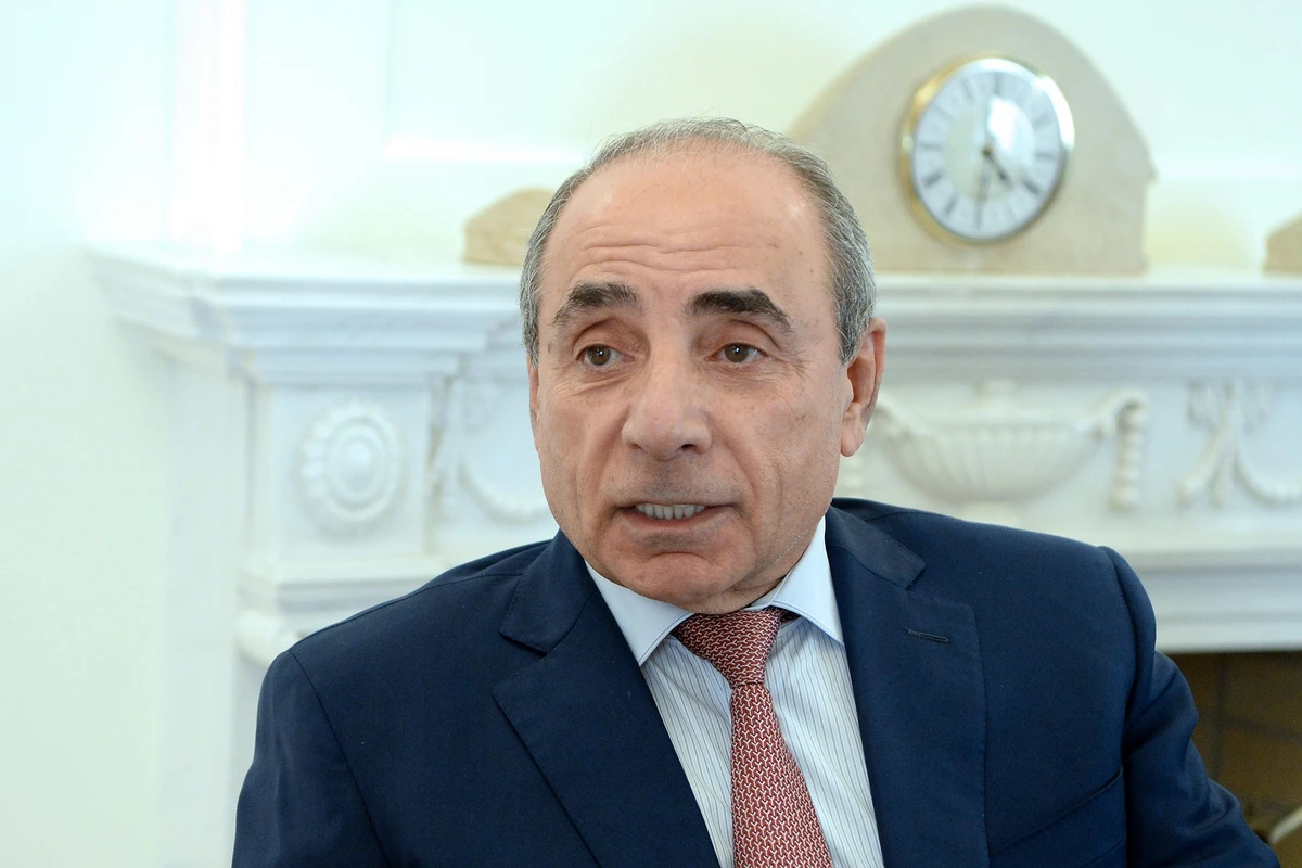 “Məndən heç nə soruşmayın” - 74 yaşlı Yaqub Eyyubov prezidentin çağırışına qoşulacaqmı? “Məndən heç nə soruşmayın” - 74 yaşlı Yaqub Eyyubov prezidentin çağırışına qoşulacaqmı?