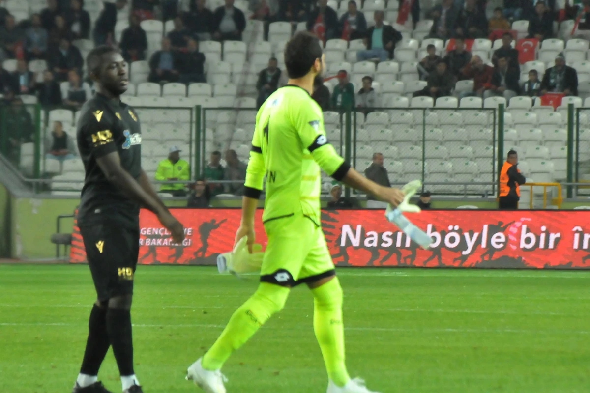 Qapıçı bir hərəkəti ilə futbol tarixinə düşdü - VİDEO
