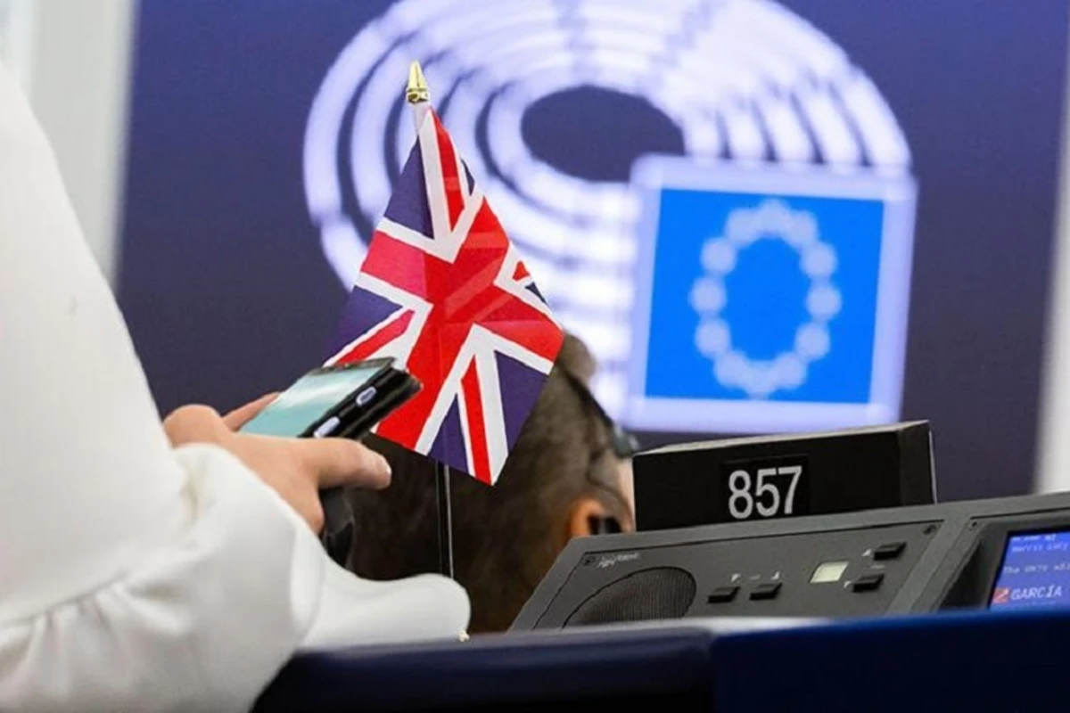 Джонсон приостановил рассмотрение парламентом сделки по Brexit Джонсон приостановил рассмотрение парламентом сделки по Brexit