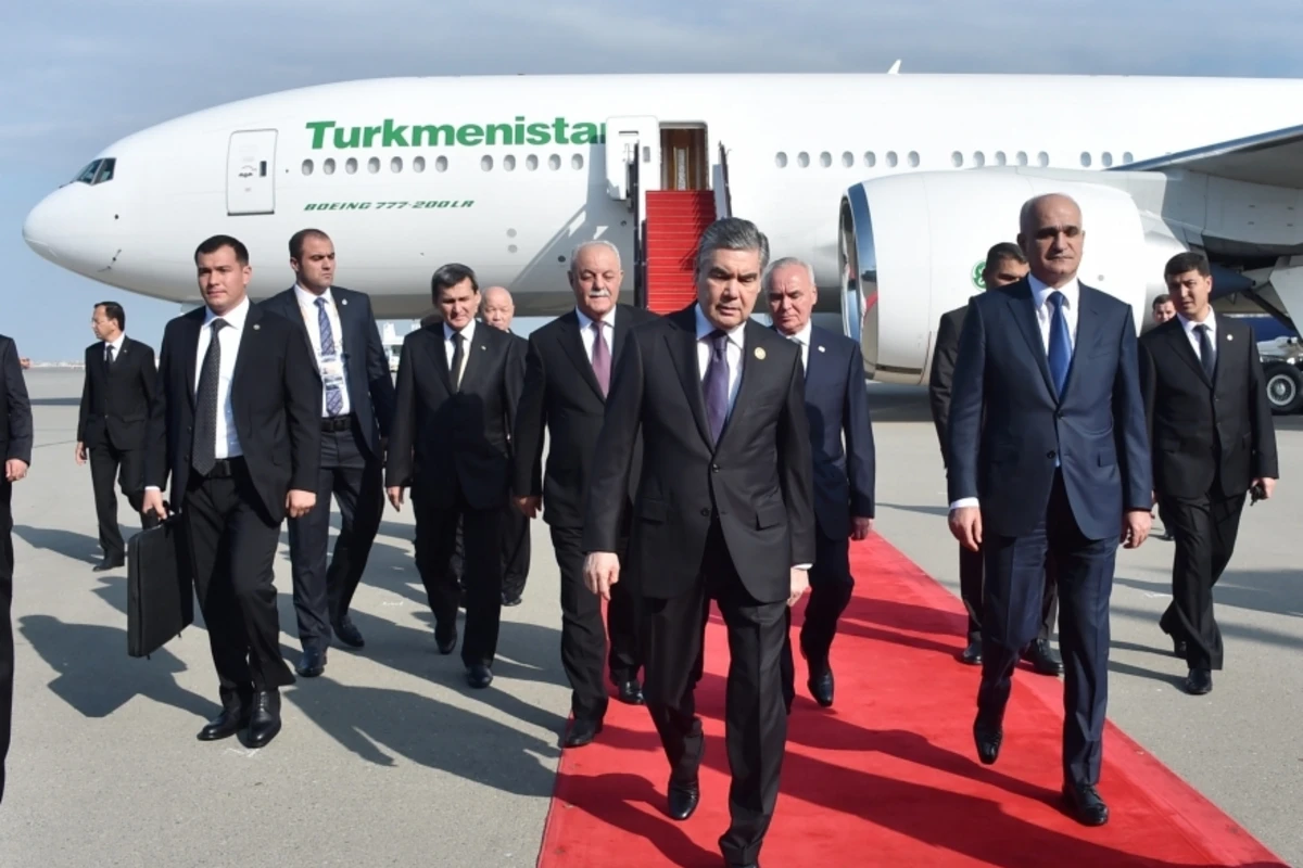 Qurbanqulu Berdiməhəmmədov Azərbaycana səfərə gəlib – FOTO