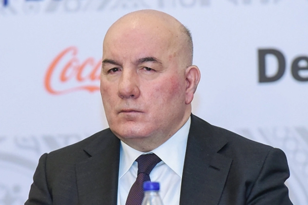 Elman Rüstəmov istefa verməsi xəbərlərinə aydınlıq gətirdi