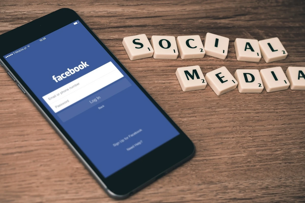 Facebook начал тестировать вкладку с новостями