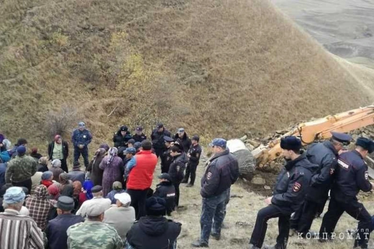 Дагестанцы устроили массовую драку с силовиками - ВИДЕО