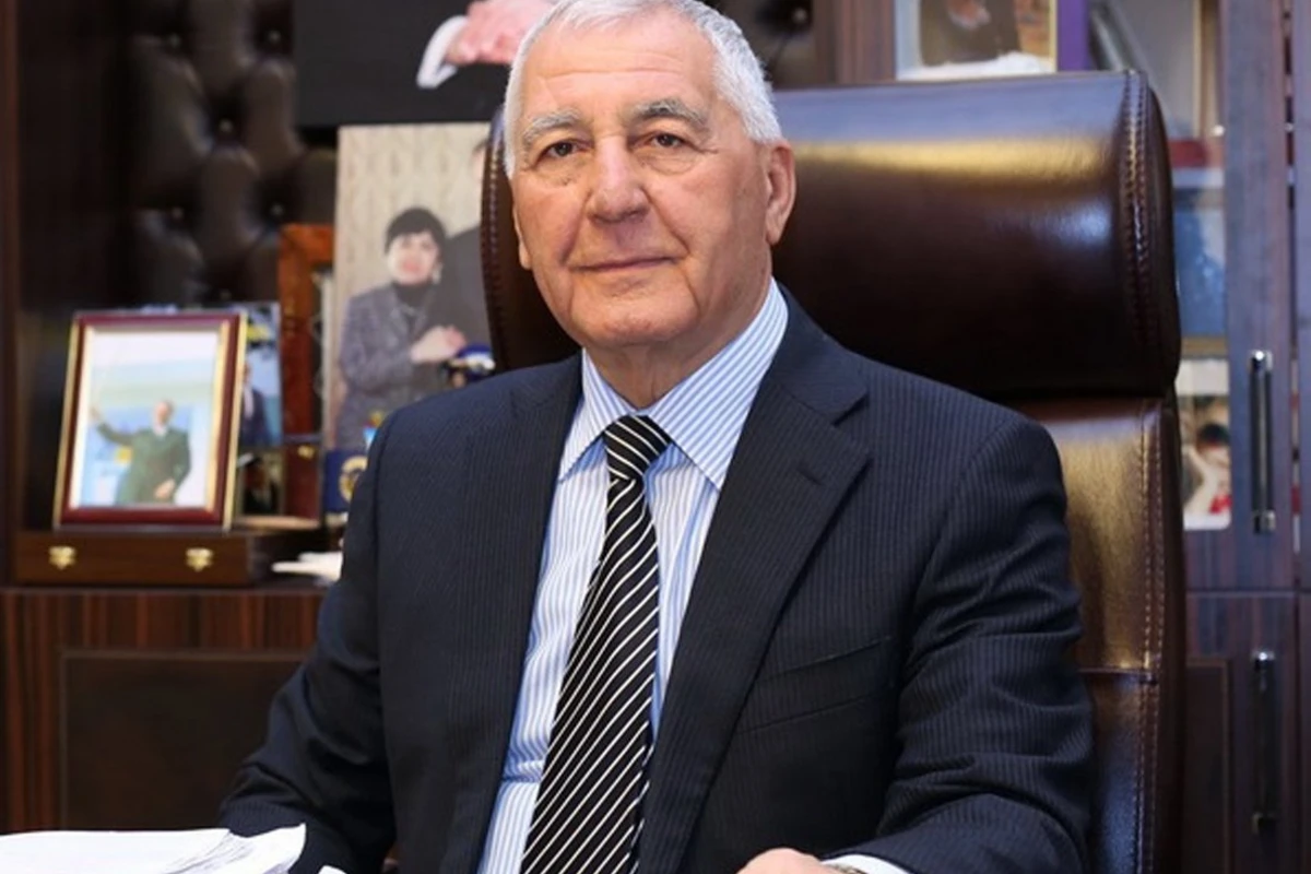 İşdən çıxarılan 81 yaşlı icra başçısına yeni vəzifə verildi İşdən çıxarılan 81 yaşlı icra başçısına yeni vəzifə verildi