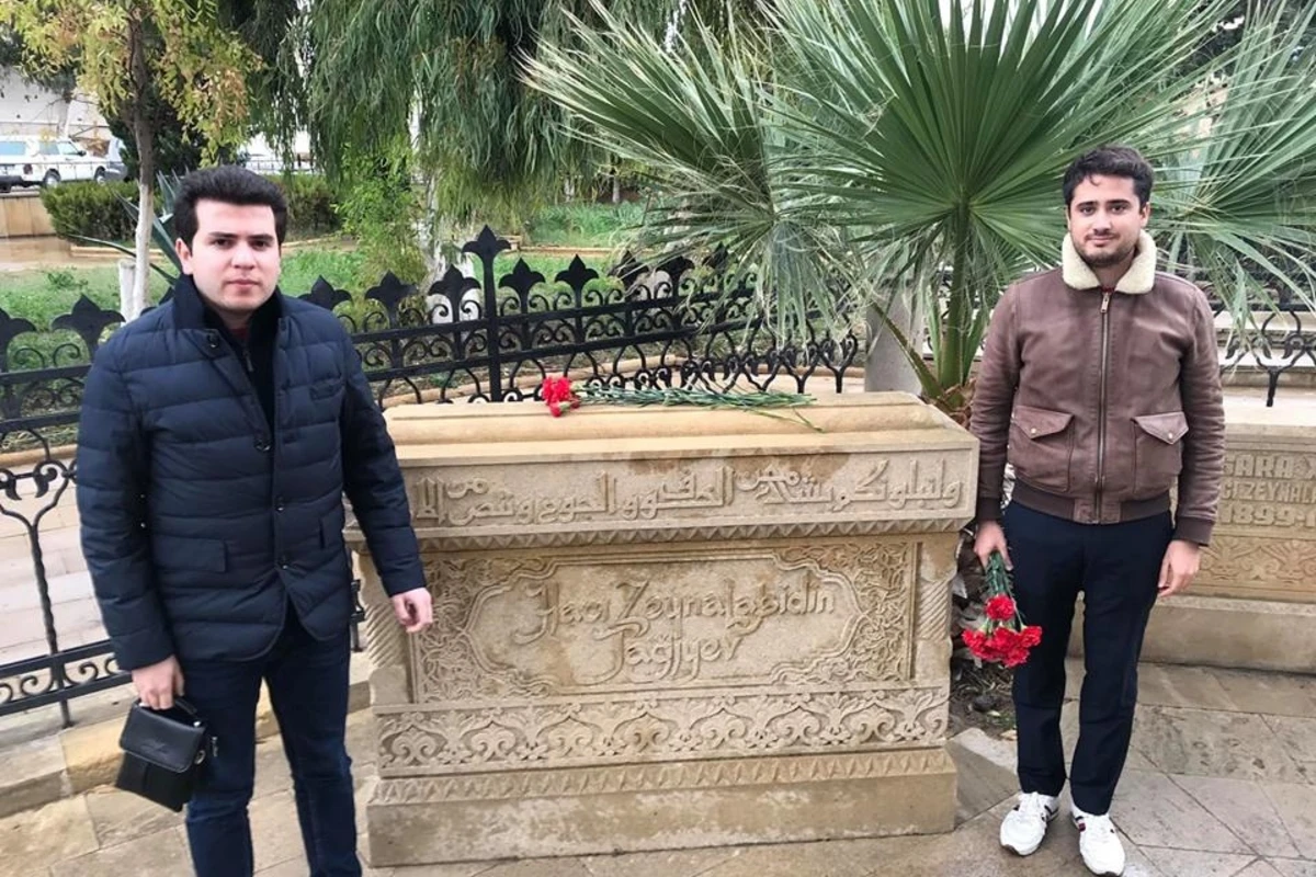 Потомок знаменитого мецената Гаджи Зейналабдина Тагиева посетил могилу прадеда - ФОТО