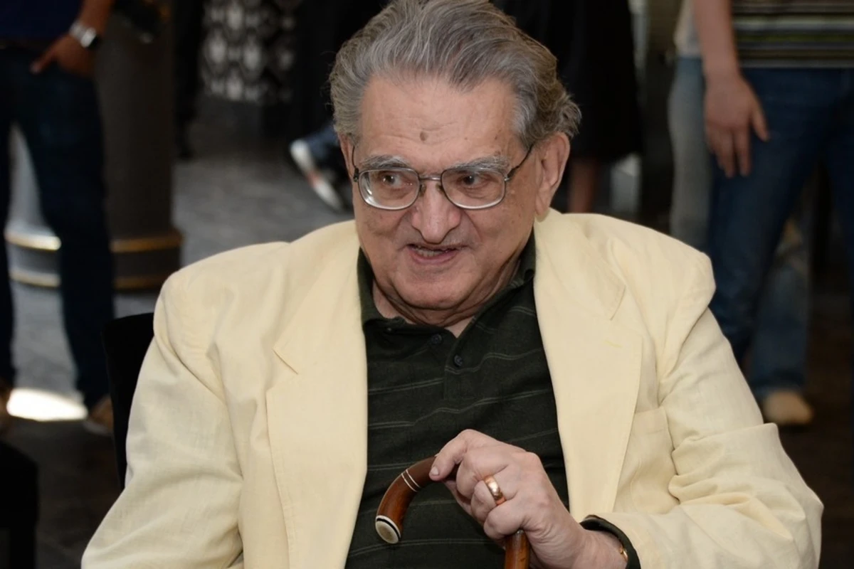 Dmitri Medvedev Bakıda anadan olan yazıçının yubileyini təbrik edib Dmitri Medvedev Bakıda anadan olan yazıçının yubileyini təbrik edib