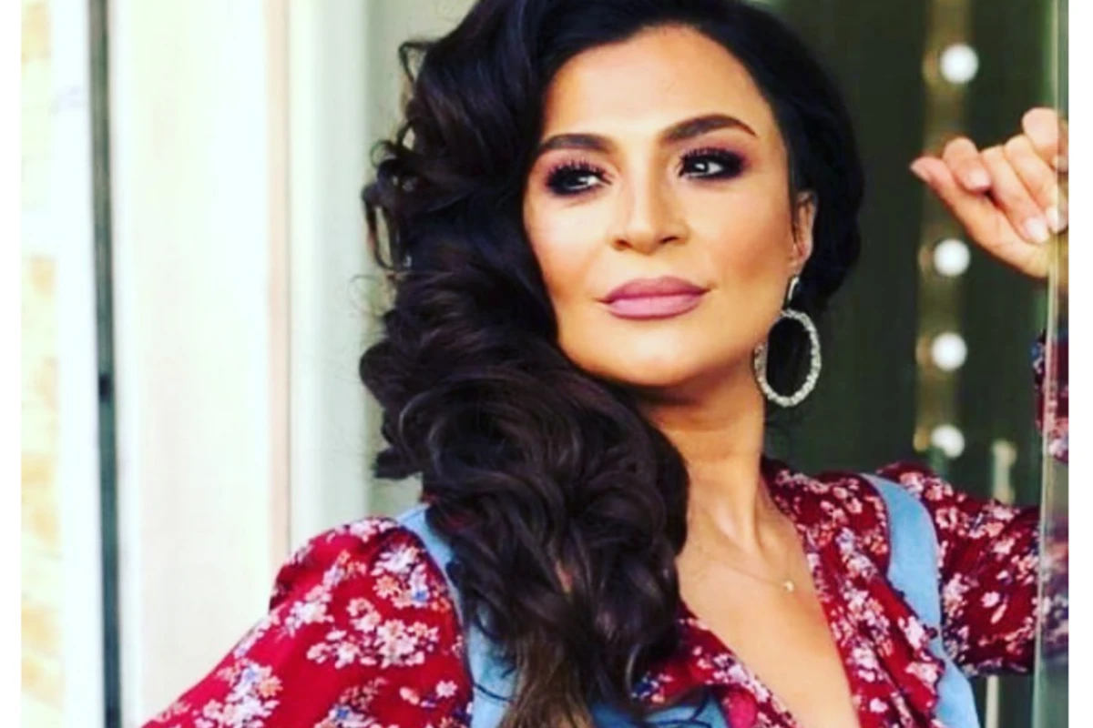 Ərinin xəyanətini görən azərbaycanlı müğənni sudoroqa keçirdi - VİDEO Ərinin xəyanətini görən azərbaycanlı müğənni sudoroqa keçirdi - VİDEO