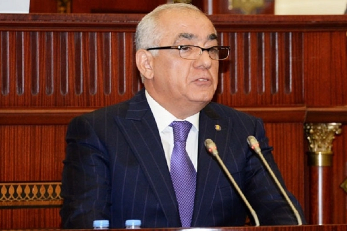 Əli Əsədovdan Baş Nazir kimi - İLK QƏRAR