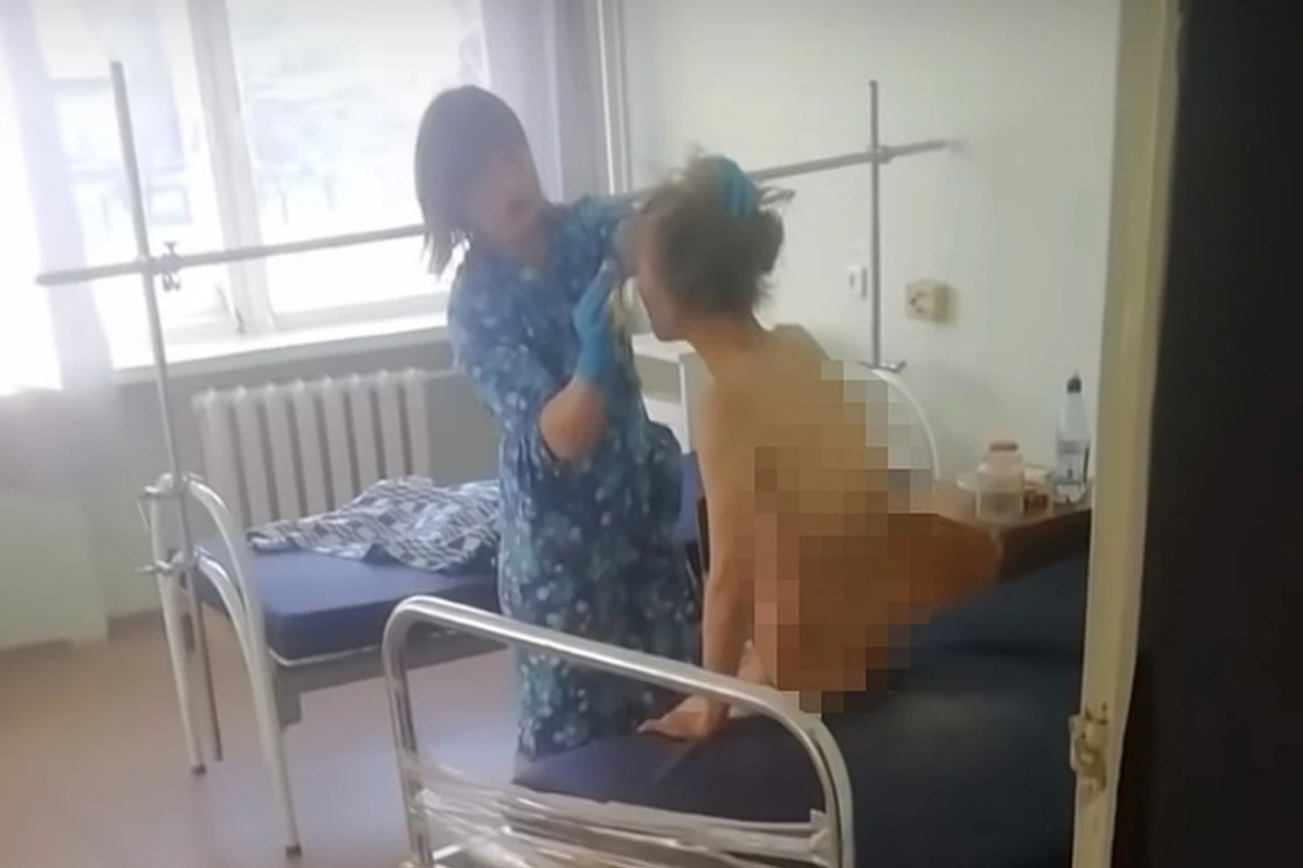 В России уборщица вытерла лицо пациентке больницы половой тряпкой - ВИДЕО