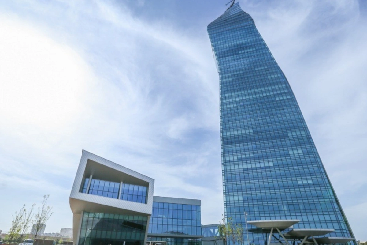Ötən il SOCAR-da orta aylıq əmək haqqı 8% artıb