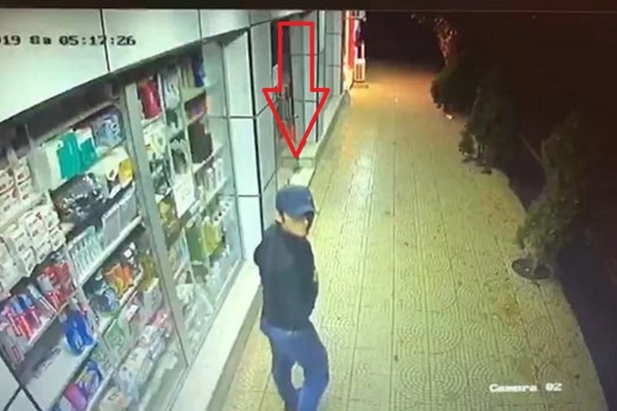 Дерзкое ограбление магазина в центре Баку попало на ВИДЕО