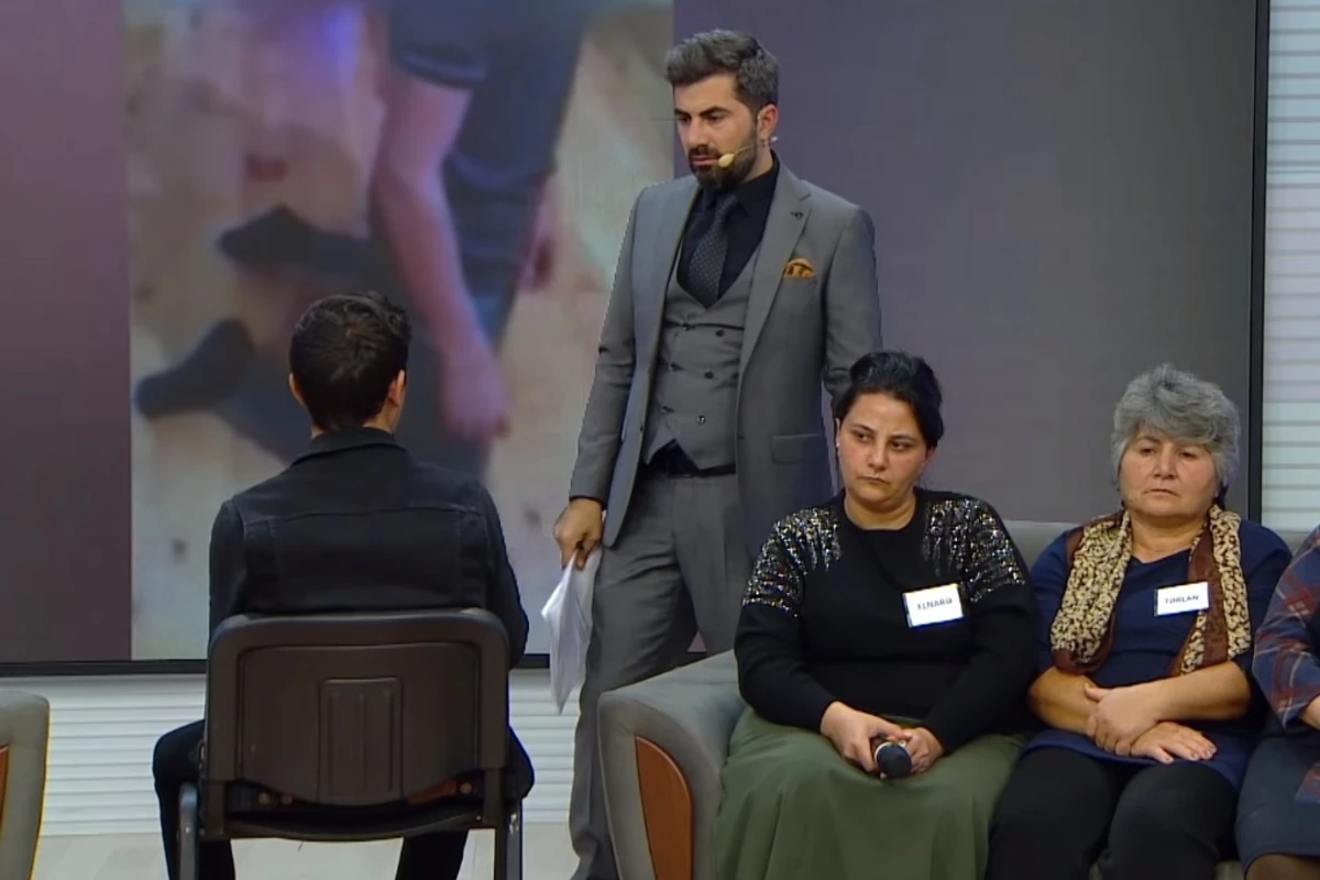 Diz çökdürülüb təhqir olunan 16 yaşlı oğlan çempion imiş - VİDEO Diz çökdürülüb təhqir olunan 16 yaşlı oğlan çempion imiş - VİDEO