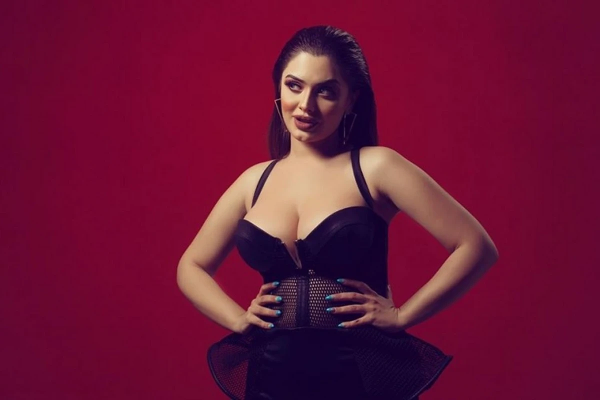 Mina efirdə şəxsi həyatından gizlinləri açdı: Mən üç dəfə... - VİDEO Mina efirdə şəxsi həyatından gizlinləri açdı: Mən üç dəfə... - VİDEO