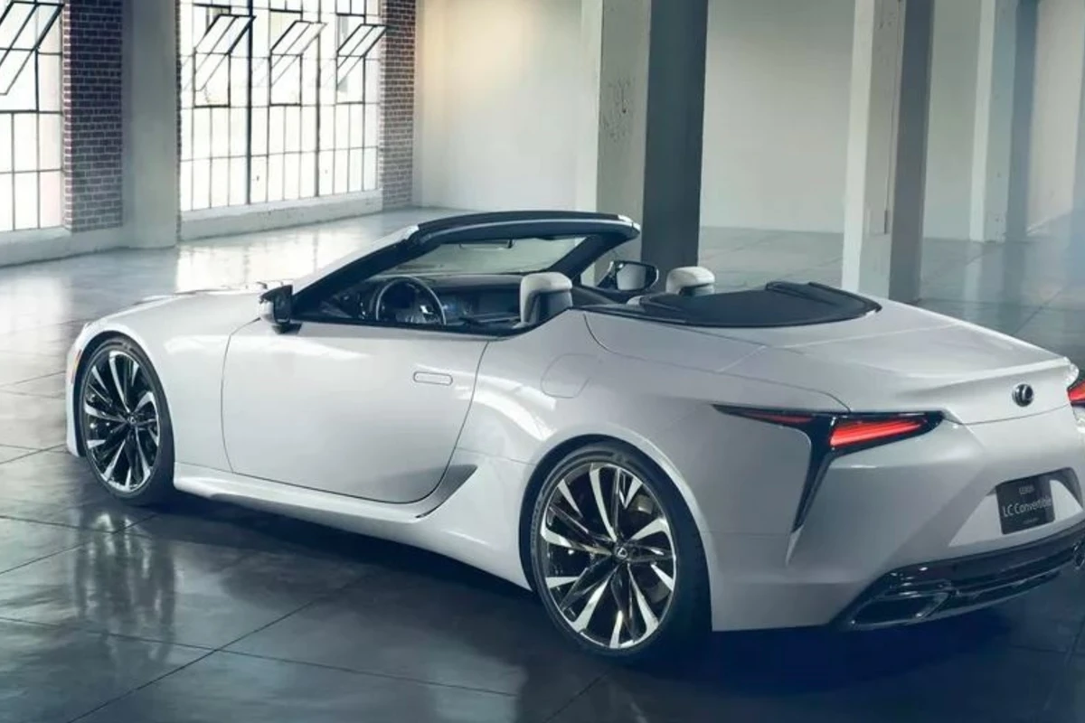 Bacısının “Lexus”unu təpiklədi, bacısı onu polisə verdi Bacısının “Lexus”unu təpiklədi, bacısı onu polisə verdi