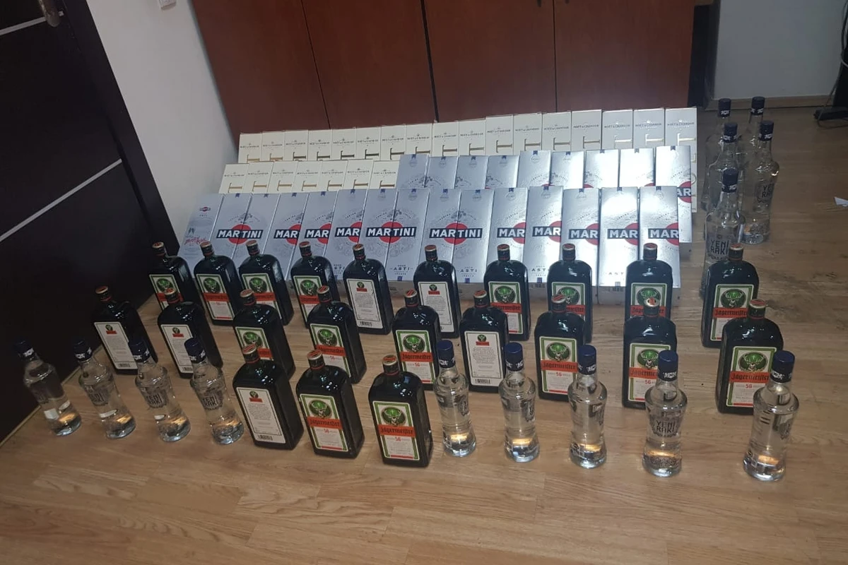 Spirtli içkiləri gizlədərək keçirmək istədi