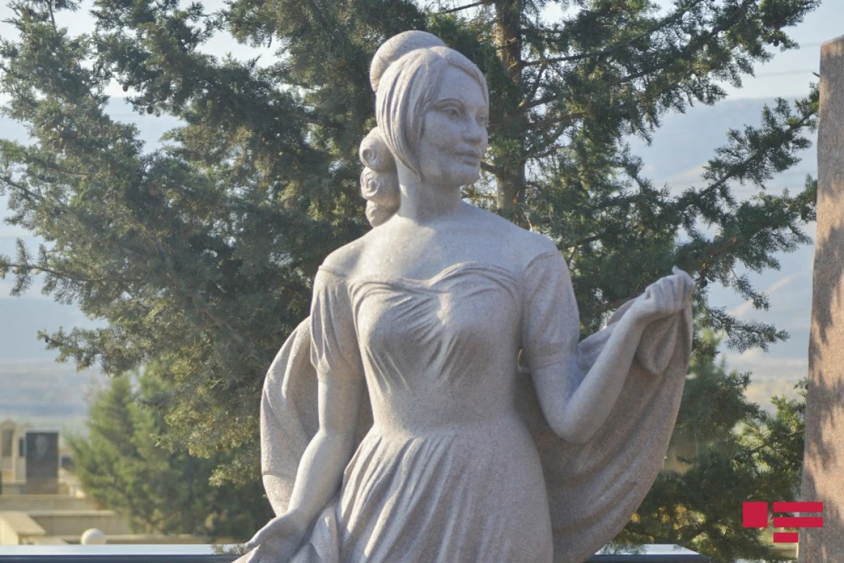 Amaliya Pənahovanın abidəsi ucaldılıb - FOTO Amaliya Pənahovanın abidəsi ucaldılıb - FOTO