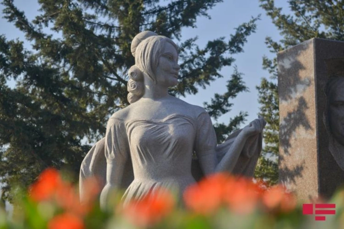На могиле народной артистки установлен памятник - ФОТО