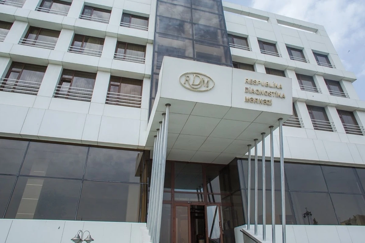 Bakıda xəstə özünü müalicə olunduğu xəstəxananın pəncərəsindən atıb Bakıda xəstə özünü müalicə olunduğu xəstəxananın pəncərəsindən atıb