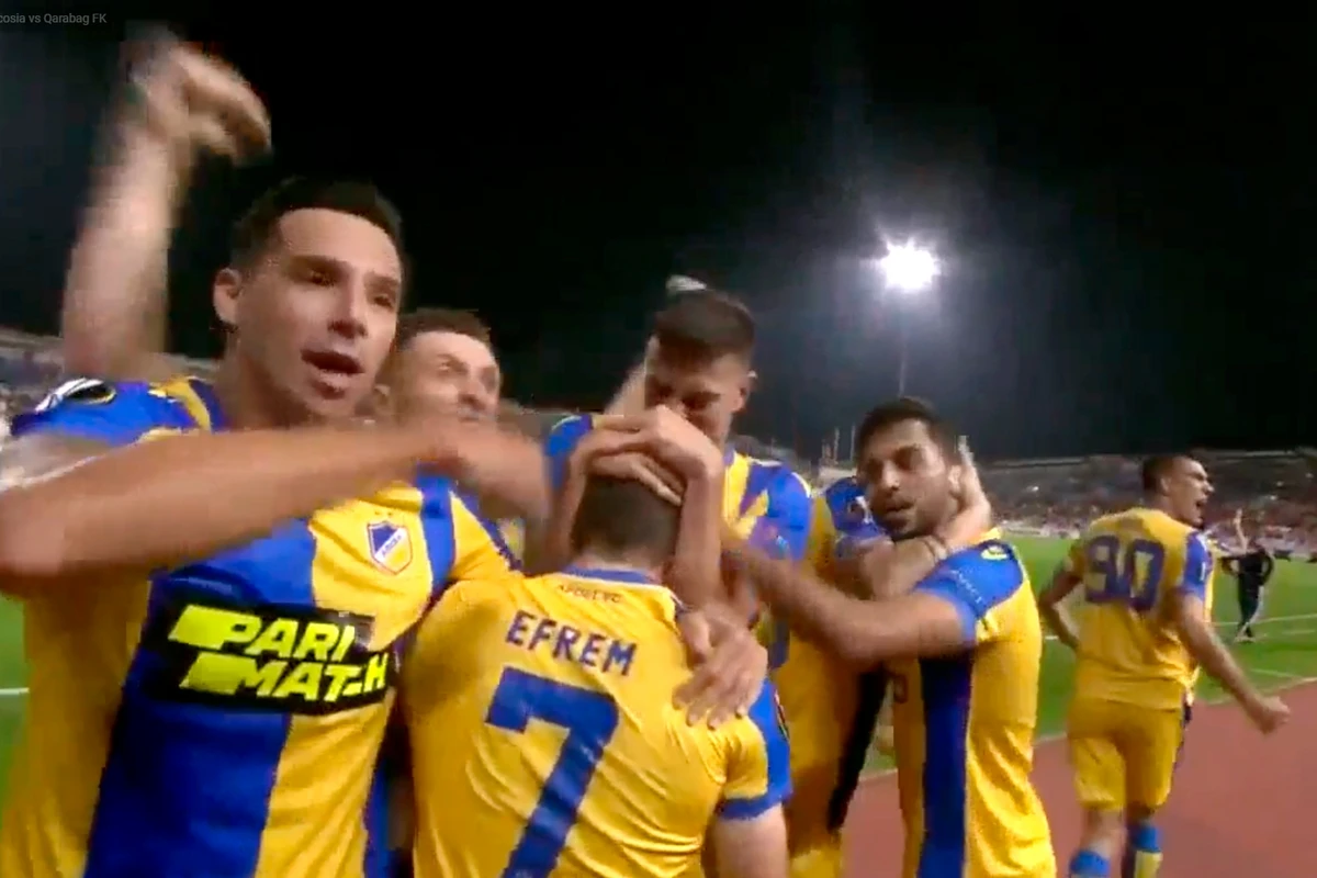 APOEL-in futbolçularından qol sevinci zamanı qeyri-etik hərəkət - VİDEO APOEL-in futbolçularından qol sevinci zamanı qeyri-etik hərəkət - VİDEO