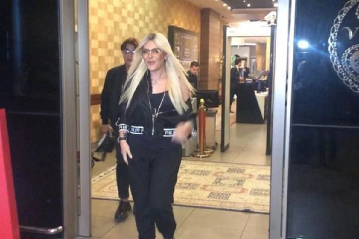 Cinsini dəyişib ərə gedən bloqer Bakıda (FOTO) Cinsini dəyişib ərə gedən bloqer Bakıda (FOTO)