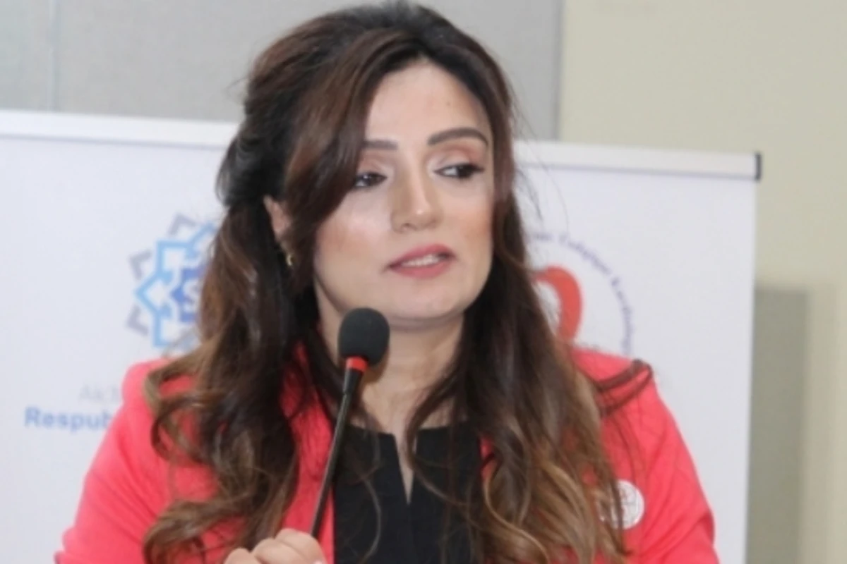 İnstitut direktoru həkimləri tənqid etdi