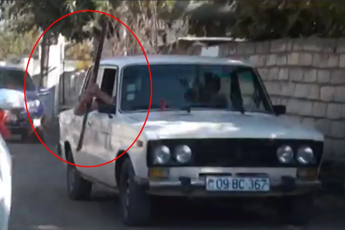 Qazaxda toy karvanında silahdan atəş açılıb, təhlükəli anlar yaşanıb - FOTO