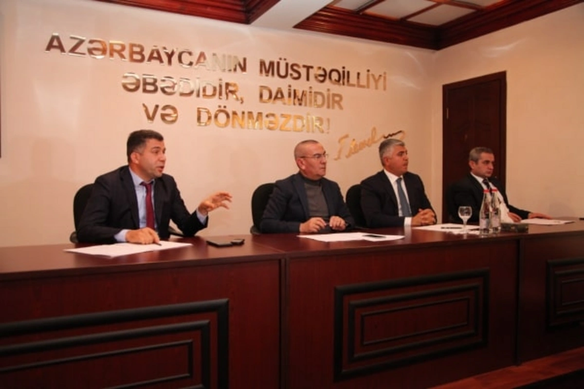 Azəriqaz ın yeni baş direktoru sahibkarların problemlərini dinlədi - FOTOLAR Azəriqaz ın yeni baş direktoru sahibkarların problemlərini dinlədi - FOTOLAR